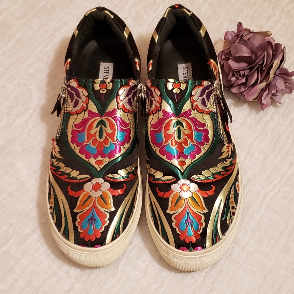 Steve Madden Geary Embroidered Sneakers sz 8